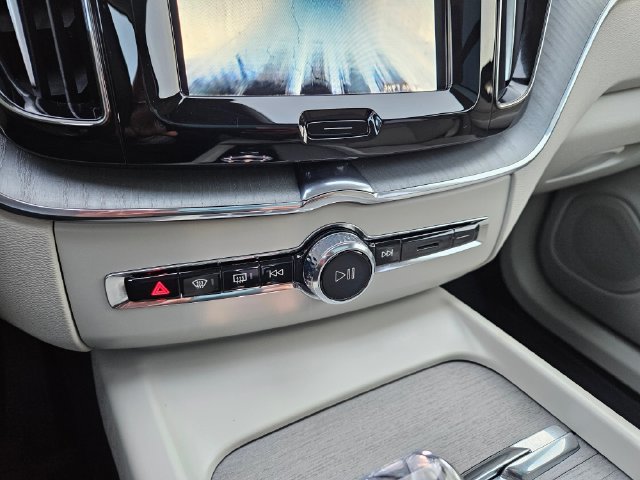Used 2025 Volvo XC60 T8 Ultra w/ Protection Package Premier AWD/4WD image 26