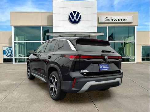 New 2026 Volkswagen Tiguan SE image 3