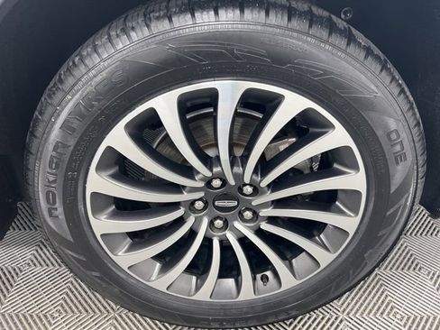 Certified 2022 Lincoln Aviator AWD w/ Premium Package image 11