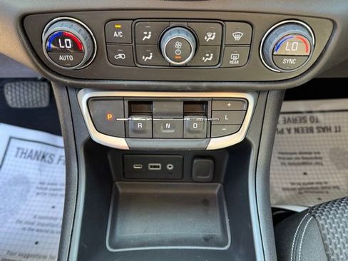 Used 2024 GMC Terrain SLE w/ Driver Convenience Package image 17