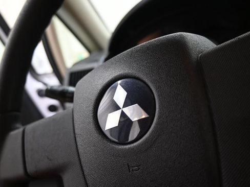 Used 2011 Mitsubishi Endeavor LS AWD/4WD image 24