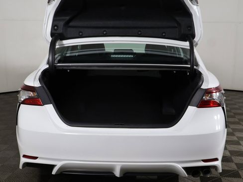 Used 2024 Toyota Camry SE image 12