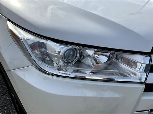 Used 2019 Toyota Highlander XLE image 34