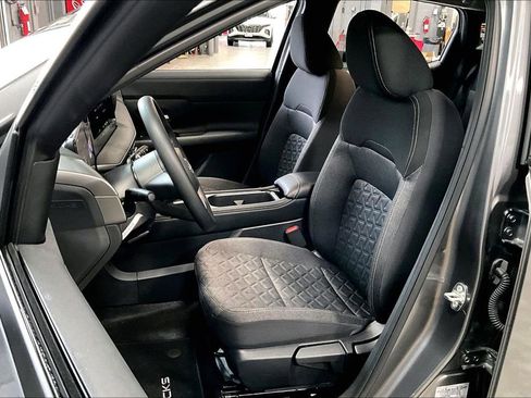 Certified 2025 Nissan Kicks SV image 18