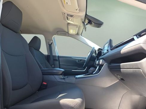 Used 2022 Toyota RAV4 LE image 15