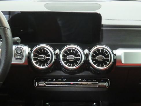 Certified 2022 Mercedes-Benz GLB 250 image 14