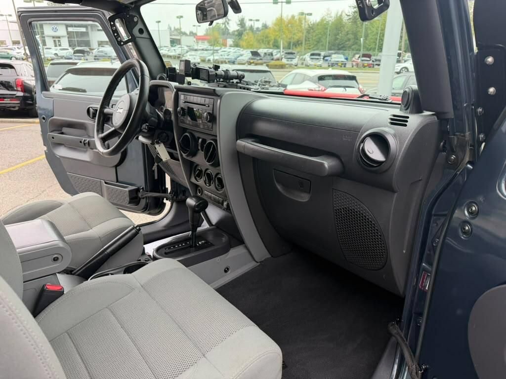 Used 2007 Jeep Wrangler Sahara w/ Dual Top Group AWD/4WD image 15
