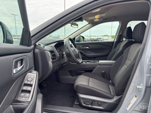 Used 2026 Nissan Rogue SV w/ Cold Weather Package AWD/4WD image 11