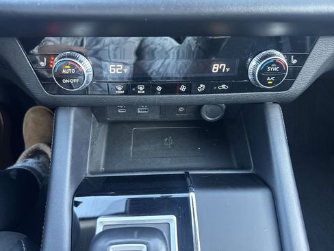 Used 2024 Mitsubishi Outlander SE image 18