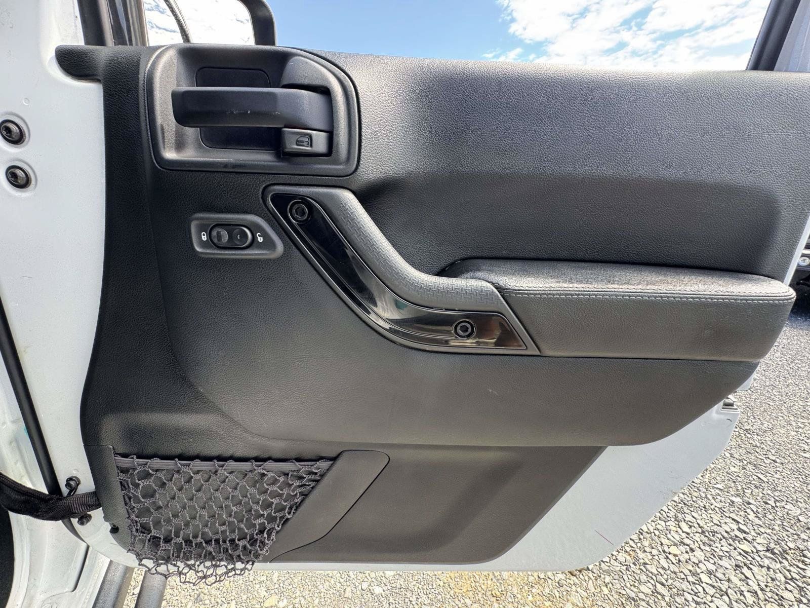 Used 2017 Jeep Wrangler Unlimited Sahara AWD/4WD image 14
