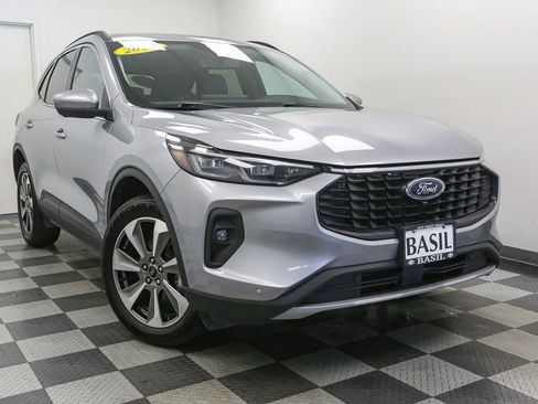 Used 2024 Ford Escape Platinum AWD/4WD image 2