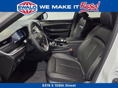 New 2025 Jeep Grand Cherokee L Limited w/ Black Appearance Package image 9