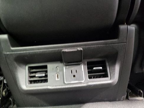 Certified 2025 GMC Sierra 1500 SLT image 35