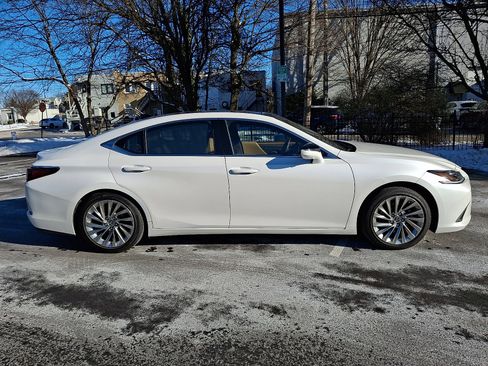 Used 2019 Lexus ES 350 Ultra Luxury image 8