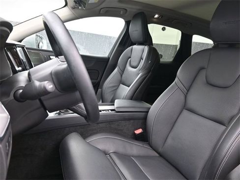 Used 2019 Volvo XC60 T5 Inscription w/ Protection Package Premier image 9