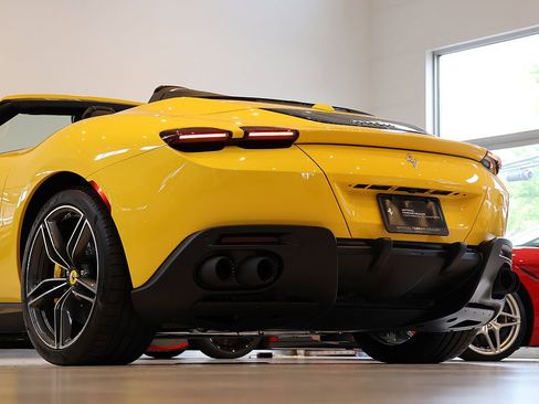 Certified 2025 Ferrari Roma Spider RWD image 66
