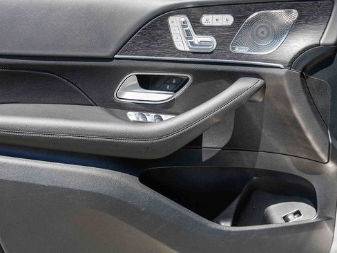Certified 2025 Mercedes-Benz GLS 450 4MATIC image 21