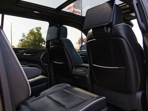 Used 2021 Cadillac Escalade ESV Premium Luxury w/ Driver Assist Tech Package AWD/4WD image 37