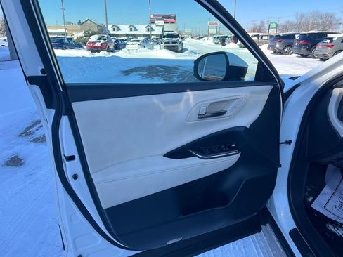 Certified 2025 Toyota Crown Limited image 11