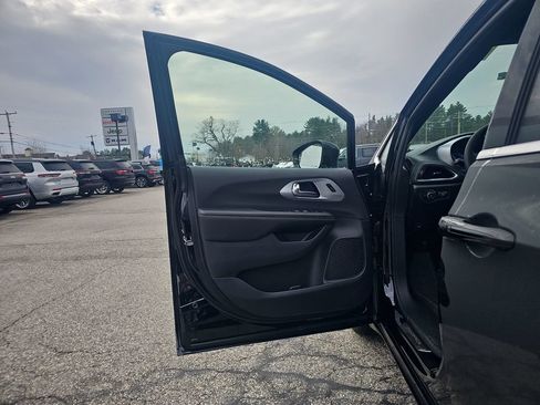 New 2026 Chrysler Pacifica Limited AWD/4WD image 12