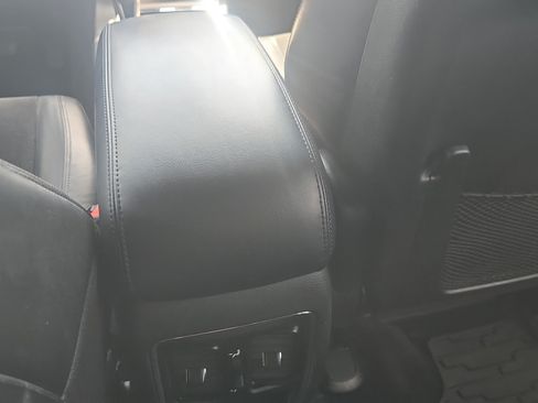 Used 2018 Jeep Grand Cherokee Altitude AWD/4WD image 11
