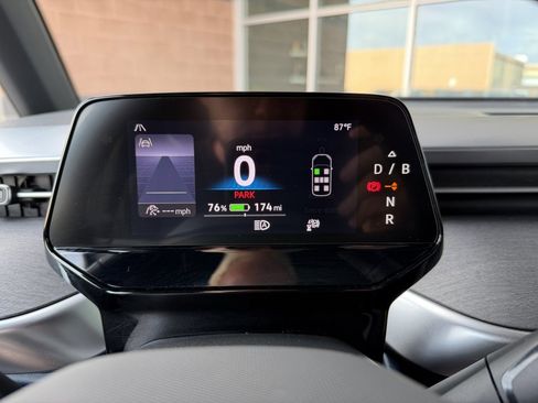 Used 2025 Volkswagen ID. Buzz Pro S RWD image 17