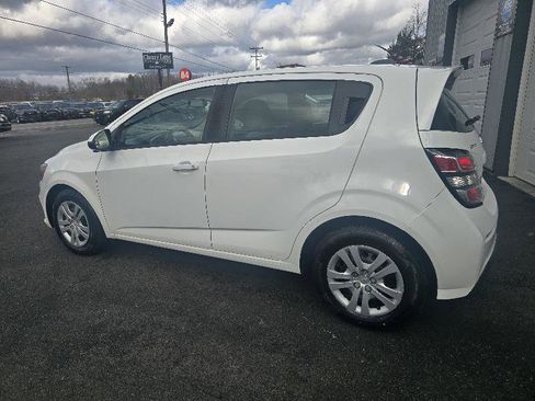 Used 2017 Chevrolet Sonic LT image 4