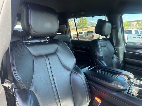 Used 2023 Jeep Wagoneer 4WD w/ Convenience Group I image 17