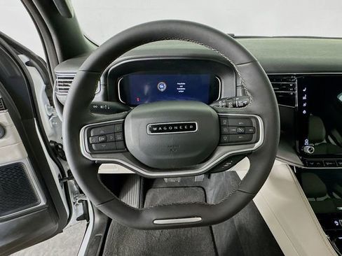 Used 2025 Jeep Wagoneer 4WD image 17