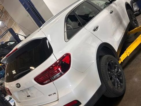 Used 2020 Kia Sorento EX image 4