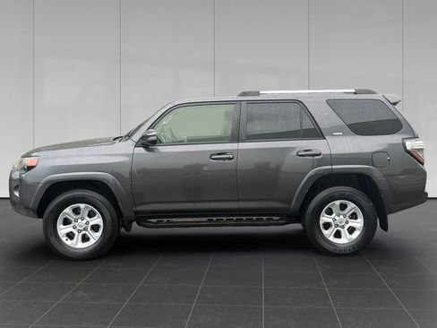 Used 2022 Toyota 4Runner SR5 Premium w/ Moonroof Package AWD/4WD image 2