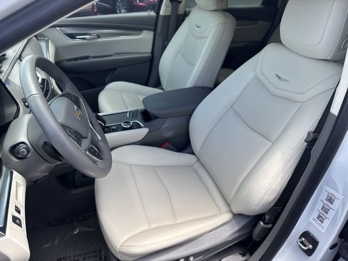 Used 2021 Cadillac XT5 Premium Luxury w/ LPO, Floor Liner Package FWD image 20
