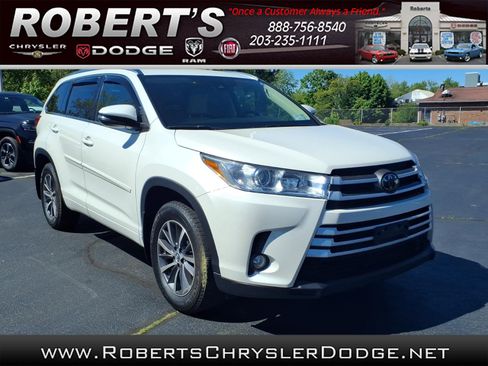 Used 2018 Toyota Highlander XLE AWD/4WD image 1