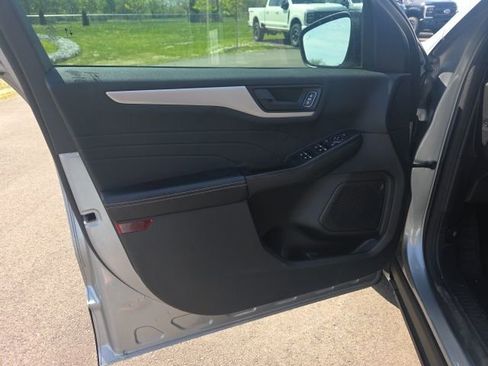 Used 2022 Ford Escape SE AWD/4WD image 25