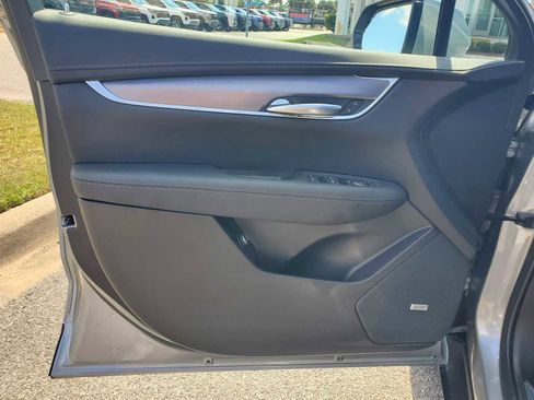 New 2025 Cadillac XT5 Luxury w/ LPO, Blue Accent Package image 15