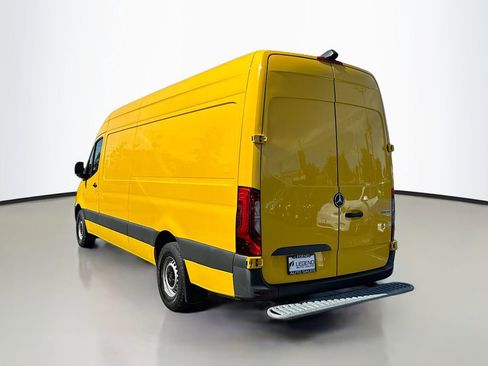 Used 2021 Mercedes-Benz Sprinter 2500 image 6