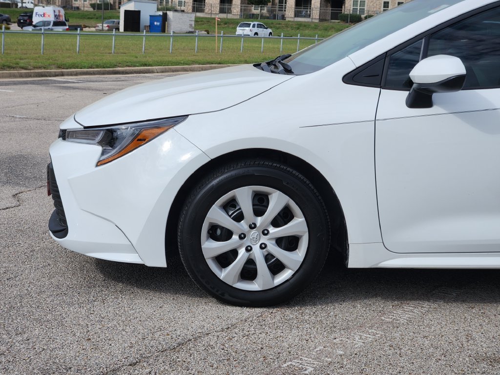 Used 2024 Toyota Corolla LE FWD image 6
