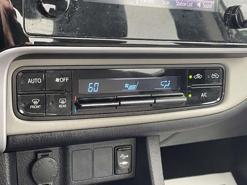 Used 2019 Toyota Corolla LE FWD image 25