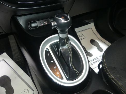 Used 2016 Kia Soul + image 37