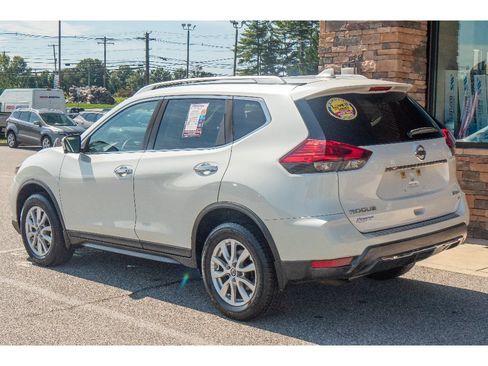 Used 2017 Nissan Rogue SV w/ SV Premium Package AWD/4WD image 5