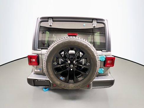 Used 2023 Jeep Wrangler Unlimited Sahara w/ Cold Weather Group image 6