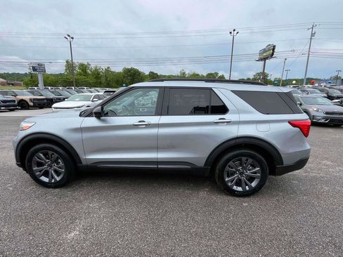 Used 2022 Ford Explorer XLT w/ Equipment Group 202A AWD/4WD image 33