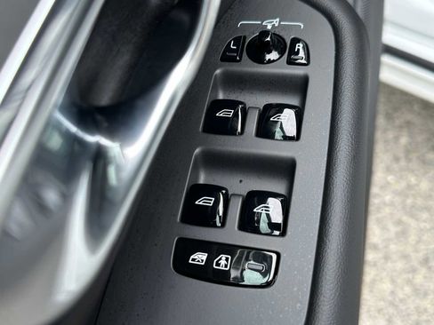 Used 2025 Volvo XC90 B5 Core image 22