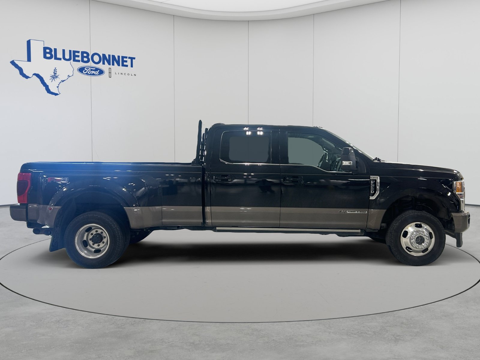 Used 2021 Ford F350 King Ranch w/ King Ranch Ultimate Package AWD/4WD image 4