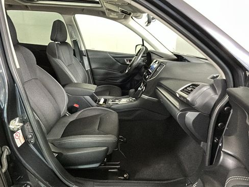 Used 2019 Subaru Forester Premium AWD/4WD image 31