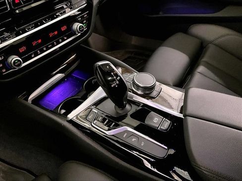 Used 2019 BMW 530e xDrive w/ Convenience Package AWD/4WD image 16