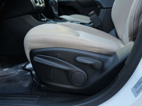 Used 2017 Jeep Cherokee Sport image 15