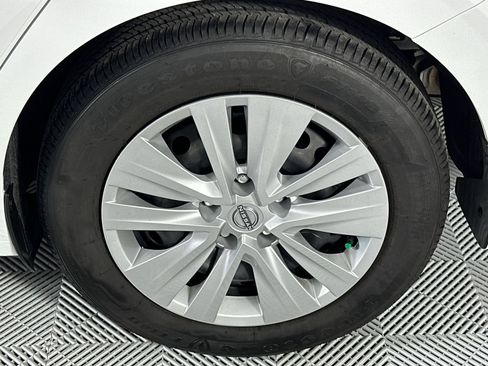 Certified 2025 Nissan Sentra S FWD image 10