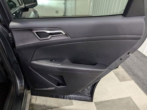 Used 2025 Kia Sportage LX image 23