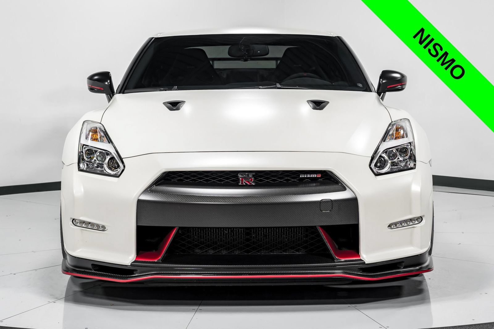 Used 2016 Nissan GT-R NISMO AWD/4WD image 10